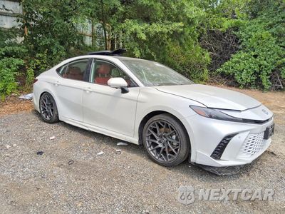 Czwarte zdjęcie samochodu z boku: 2025 TOYOTA CAMRY XSE VIN:4T1DBADK9SU526454 - miniatura