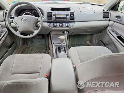 Zdjęcie 8 z 12 samochodu: 2005 TOYOTA CAMRY LE VIN:4T1BE32K05U004233 - miniatura