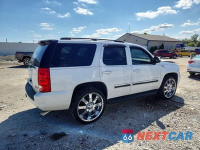 Trzecie zdjęcie samochodu z tyłu: 2011 GMC YUKON SLE VIN:1GKS2AE07BR231434 - miniatura