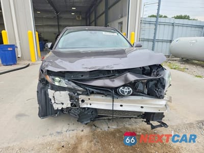 Piąte zdjęcie samochodu w środku: 2021 TOYOTA CAMRY LE VIN:4T1C11AK8MU473929 - miniatura