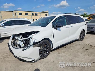 2025 TOYOTA SIENNA XSE 5TDXRKEC4SS255396 - główne zdjęcie licytacji z USA - miniatura