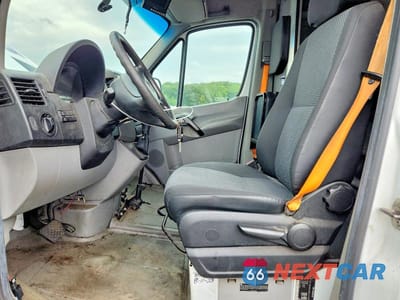 Zdjęcie 7 z 13 samochodu: 2011 MERCEDES-BENZ SPRINTER 2500 DELIVERY VAN VIN:WD3PE8CBXB5573581 - miniatura