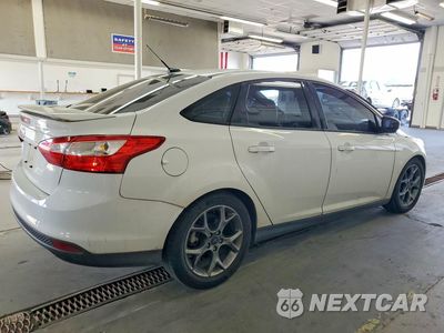 Trzecie zdjęcie samochodu z tyłu: 2014 FORD FOCUS SE VIN:1FADP3F27EL238351 - miniatura