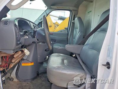 Zdjęcie 7 z 13 samochodu: 2006 FORD E450 BOX TRUCK VIN:1FDXE45SX6HA86621 - miniatura