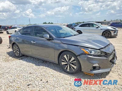 Czwarte zdjęcie samochodu z boku: 2021 NISSAN ALTIMA SV VIN:1N4BL4DV7MN343836 - miniatura