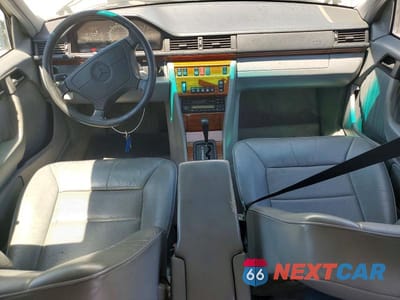 Zdjęcie 8 z 12 samochodu: 1994 MERCEDES-BENZ E 320 VIN:WDBEA32E2RC125900 - miniatura