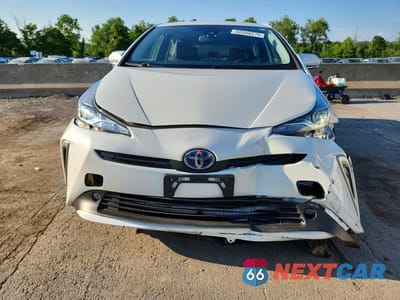 Piąte zdjęcie samochodu w środku: 2020 TOYOTA PRIUS XLE AWD-E VIN:JTDL9RFU1L3015076 - miniatura