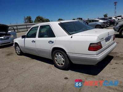 Drugie zdjęcie samochodu z przodu: 1994 MERCEDES-BENZ E 320 VIN:WDBEA32E2RC125900 - miniatura