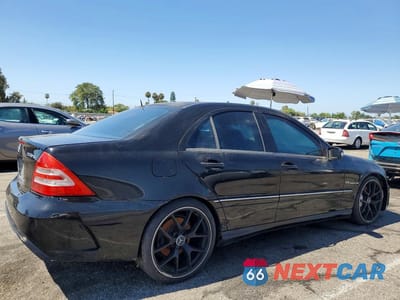Trzecie zdjęcie samochodu z tyłu: 2003 MERCEDES-BENZ C 32 AMG KOMPRESSOR VIN:WDBRF65J13F411496 - miniatura