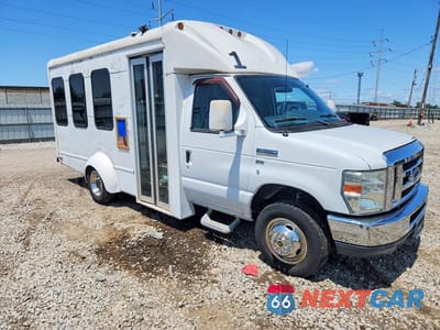 Czwarte zdjęcie samochodu z boku: 2013 FORD E350 SHUTTLE BUS VIN:1FDWE3FL0DDA25182 - miniatura