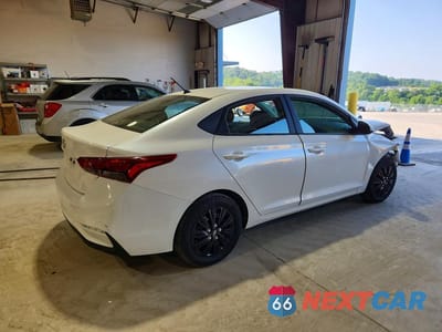 Trzecie zdjęcie samochodu z tyłu: 2021 HYUNDAI ACCENT SE VIN:3KPC24A63ME132040 - miniatura