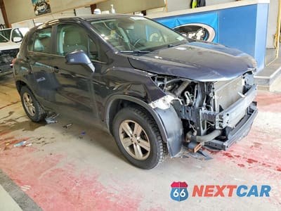 Czwarte zdjęcie samochodu z boku: 2018 CHEVROLET TRAX LS VIN:3GNCJNSB8JL203851 - miniatura
