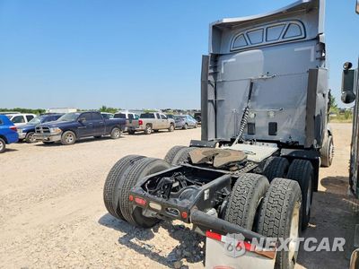 Trzecie zdjęcie samochodu z tyłu: 2020 PETERBILT 579 SEMI TRUCK VIN:1XPBD49X1LD675937 - miniatura
