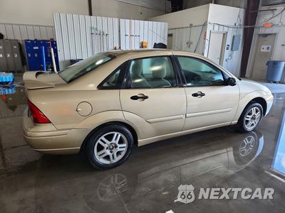 Trzecie zdjęcie samochodu z tyłu: 2001 FORD FOCUS SE VIN:1FAHP34391W257330 - miniatura