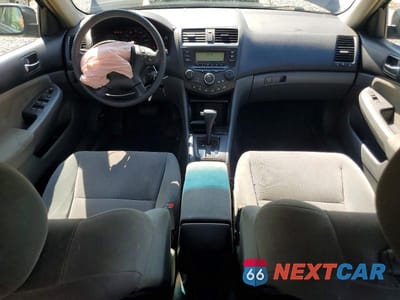 Zdjęcie 8 z 12 samochodu: 2004 HONDA ACCORD LX VIN:1HGCM56324A146109 - miniatura