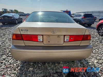 Zdjęcie 6 z 12 samochodu: 2000 TOYOTA CAMRY LE VIN:4T1BG22K3YU007670 - miniatura