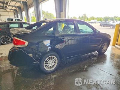 Trzecie zdjęcie samochodu z tyłu: 2010 FORD FOCUS SE VIN:1FAHP3FN0AW122185 - miniatura