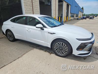 Czwarte zdjęcie samochodu z boku: 2025 HYUNDAI SONATA HYBRID SEL VIN:KMHL34JJ8SA104697 - miniatura