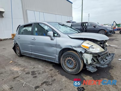 Czwarte zdjęcie samochodu z boku: 2009 NISSAN VERSA 1.8 S VIN:3N1BC13E29L485094 - miniatura