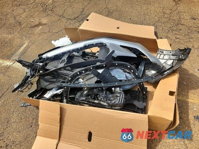 Zdjęcie 13 z 14 samochodu: 2026 GMC ACADIA DENALI ULTIMATE VIN:1GKENSKS3TJ261921 - miniatura