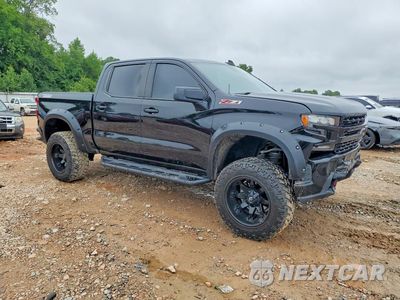 Czwarte zdjęcie samochodu z boku: 2019 CHEVROLET SILVERADO K1500 LT TRAIL BOSS VIN:3GCPYFED2KG131922 - miniatura