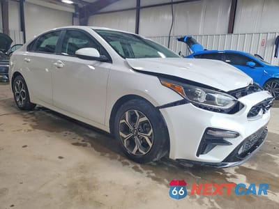 Czwarte zdjęcie samochodu z boku: 2019 KIA FORTE LXS VIN:3KPF24AD1KE060618 - miniatura