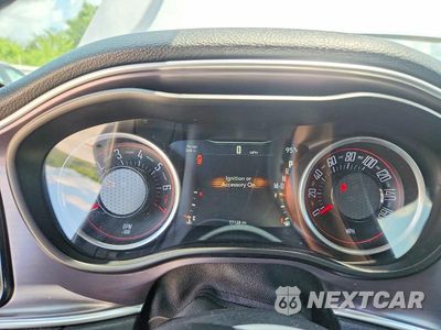 Zdjęcie 9 z 12 samochodu: 2016 DODGE CHALLENGER SXT VIN:2C3CDZAG3GH245550 - miniatura