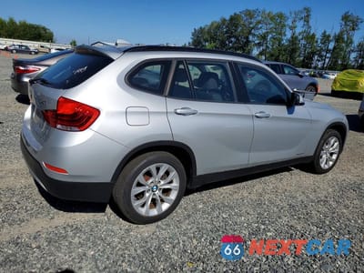 Trzecie zdjęcie samochodu z tyłu: 2014 BMW X1 XDRIVE28I VIN:WBAVL1C54EVY23810 - miniatura