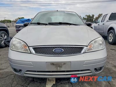 Piąte zdjęcie samochodu w środku: 2006 FORD FOCUS ZX4 VIN:1FAFP34N86W137650 - miniatura