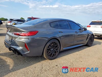 Trzecie zdjęcie samochodu z tyłu: 2022 BMW M8 VIN:WBSGV0C02NCG96261 - miniatura