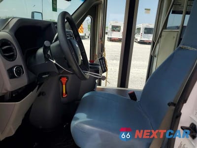Zdjęcie 7 z 13 samochodu: 2021 FORD ECONOLINE E350 SUPER DUTY CUTAWAY VAN VIN:1FDEE3FN2MDC10721 - miniatura