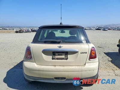 Zdjęcie 6 z 12 samochodu: 2009 MINI COOPER VIN:WMWMF335X9TU75740 - miniatura