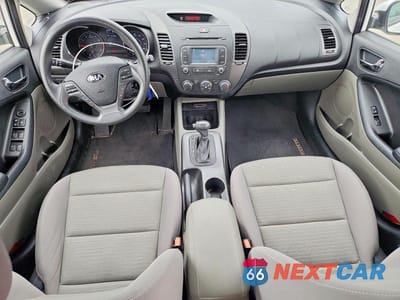 Zdjęcie 8 z 12 samochodu: 2016 KIA FORTE LX VIN:KNAFX4A60G5501559 - miniatura
