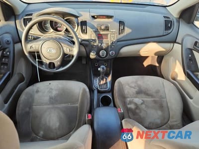 Zdjęcie 8 z 12 samochodu: 2012 KIA FORTE EX VIN:KNAFU4A24C5514055 - miniatura
