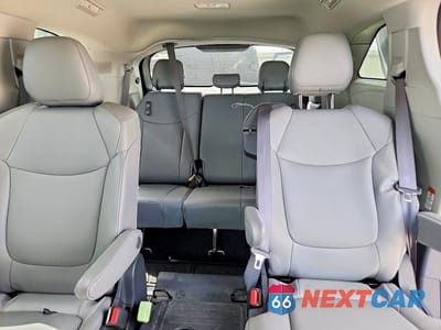 Zdjęcie 10 z 13 samochodu: 2023 TOYOTA SIENNA XLE VIN:5TDJRKEC6PS171965 - miniatura