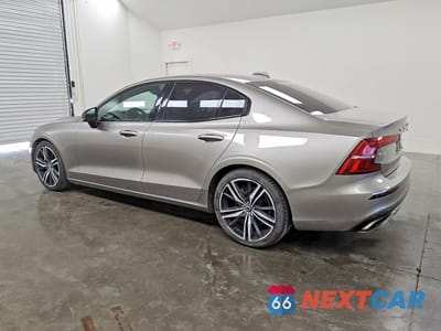 Drugie zdjęcie samochodu z przodu: 2019 VOLVO S60 T5 R-DESIGN VIN:7JR102FM7KG006335 - miniatura