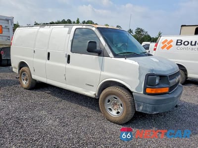 Czwarte zdjęcie samochodu z boku: 2004 CHEVROLET EXPRESS 3500 DELIVERY VAN VIN:1GCHG35U641126889 - miniatura