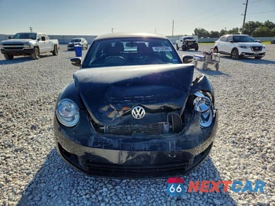 Piąte zdjęcie samochodu w środku: 2016 VOLKSWAGEN BEETLE 1.8T VIN:3VWF17AT9GM635537 - miniatura