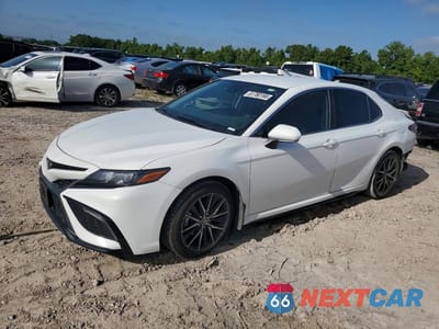 2024 TOYOTA CAMRY SE 4T1G11AK1RU874201 - główne zdjęcie licytacji z USA - miniatura