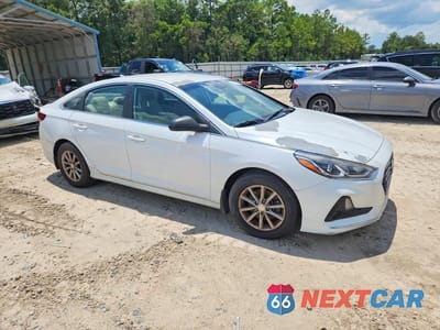 Czwarte zdjęcie samochodu z boku: 2019 HYUNDAI SONATA SE VIN:5NPE24AF7KH814355 - miniatura