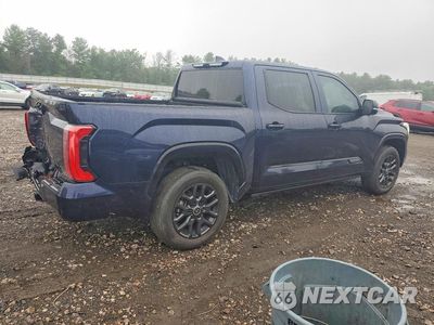 Trzecie zdjęcie samochodu z tyłu: 2024 TOYOTA TUNDRA PLATINUM HV VIN:5TFNC5DB5RX045106 - miniatura