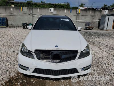 Piąte zdjęcie samochodu w środku: 2014 MERCEDES-BENZ C 250 VIN:WDDGF4HB1EA953558 - miniatura