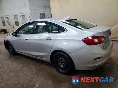 Drugie zdjęcie samochodu z przodu: 2018 CHEVROLET CRUZE LT VIN:1G1BE5SM0J7187099 - miniatura