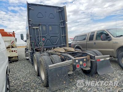 Drugie zdjęcie samochodu z przodu: 2017 FREIGHTLINER CASCADIA 125 SEMI TRUCK VIN:3AKJGLDRXHSHW2255 - miniatura