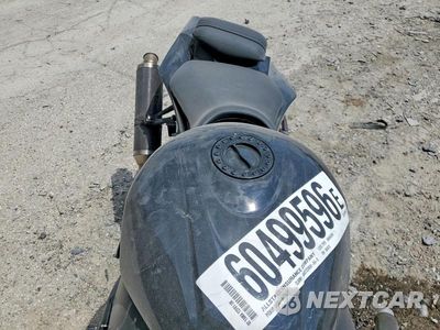 Piąte zdjęcie samochodu w środku: 2002 YAMAHA YZFR1 VIN:JYARN10E42A004619 - miniatura