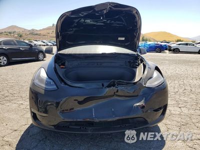 Piąte zdjęcie samochodu w środku: 2023 TESLA MODEL Y VIN:7SAYGAEE5PF808612 - miniatura