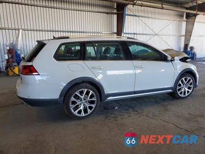 Trzecie zdjęcie samochodu z tyłu: 2017 VOLKSWAGEN GOLF ALLTRACK S VIN:3VWH17AUXHM522280 - miniatura