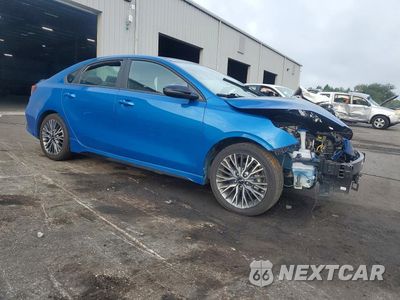 Czwarte zdjęcie samochodu z boku: 2023 KIA FORTE GT LINE VIN:3KPF54AD0PE612236 - miniatura