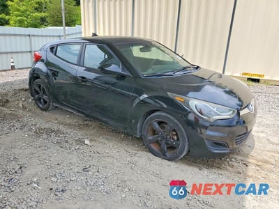 Czwarte zdjęcie samochodu z boku: 2013 HYUNDAI VELOSTER BASE VIN:KMHTC6AD1DU172332 - miniatura