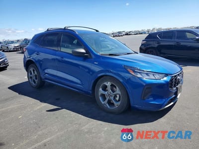 Czwarte zdjęcie samochodu z boku: 2023 FORD ESCAPE ST LINE VIN:1FMCU0MN4PUA67464 - miniatura